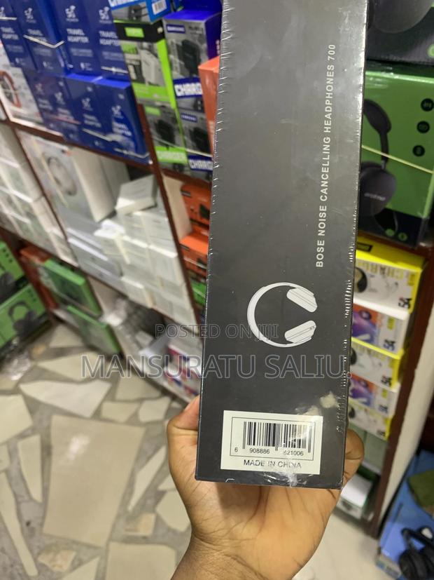 Bose Noise Cancelling Headphones 700 · Photo 7