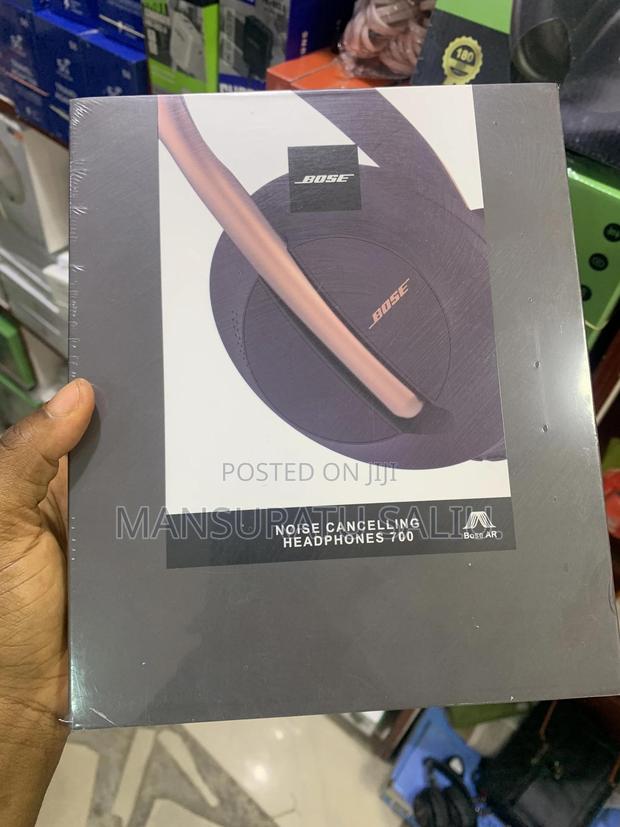 Bose Noise Cancelling Headphones 700 · Photo 3
