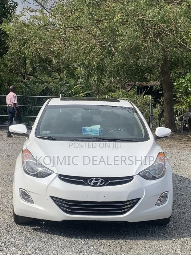 Hyundai Elantra 2012 White · Photo 1