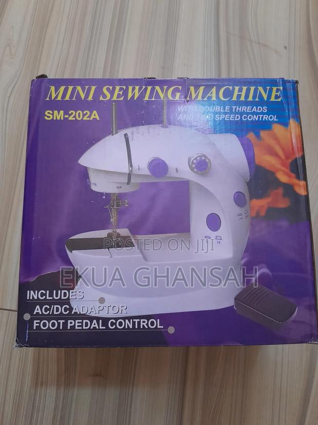 Mini Sewing Machine · Photo 1