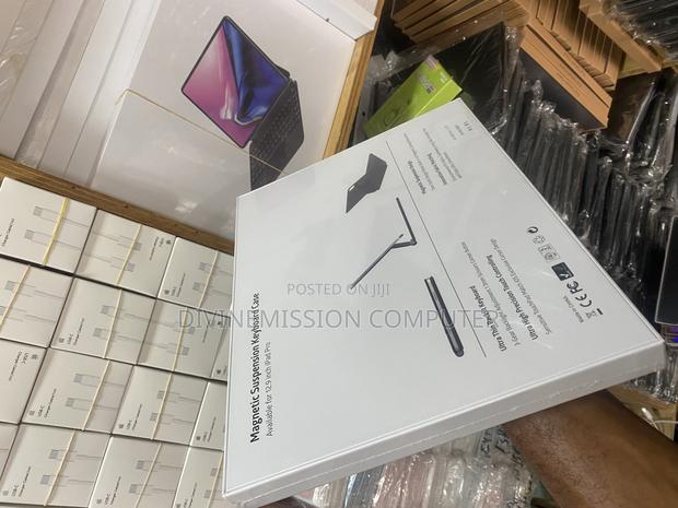 iPad 12.9 Smart Case and Keyboard · Photo 6