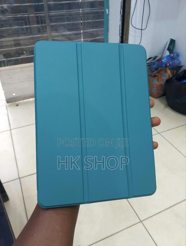 iPad Air 3 Smart Folio Case With Pencil Space · Photo 1