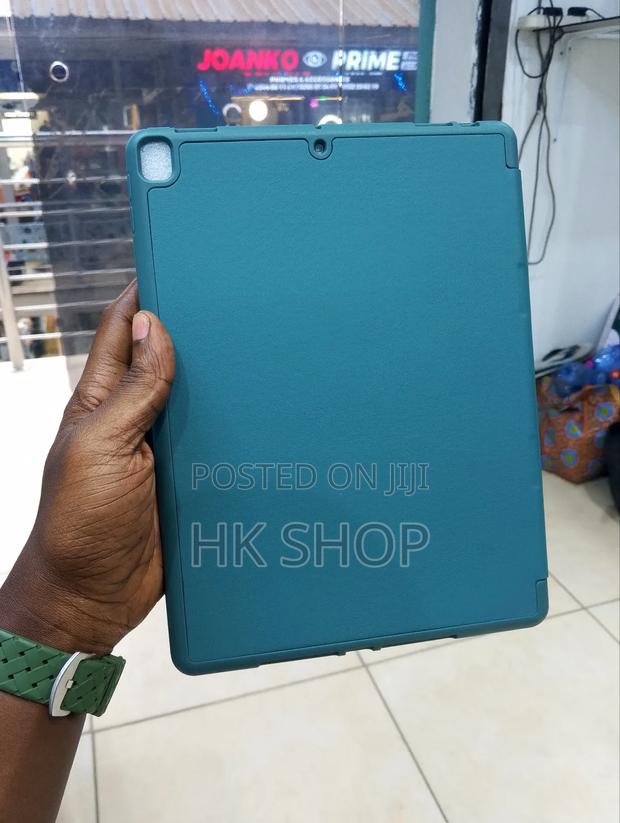 iPad Air 3 Smart Folio Case With Pencil Space · Photo 2