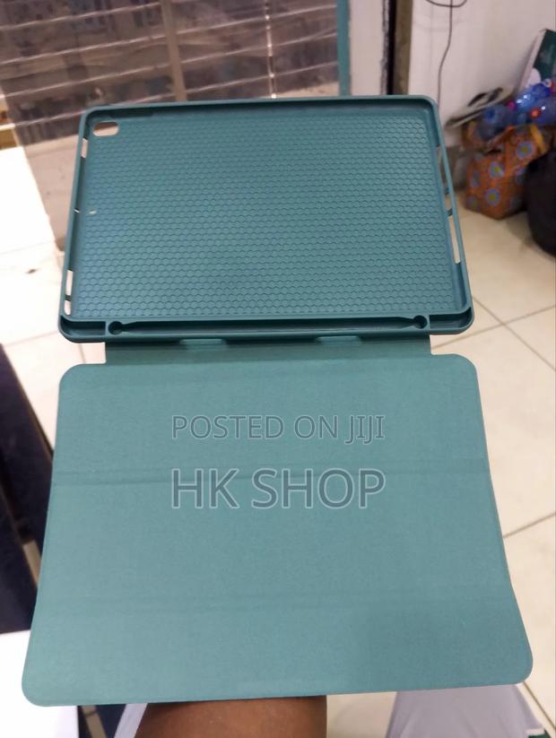 iPad Air 3 Smart Folio Case With Pencil Space · Photo 3