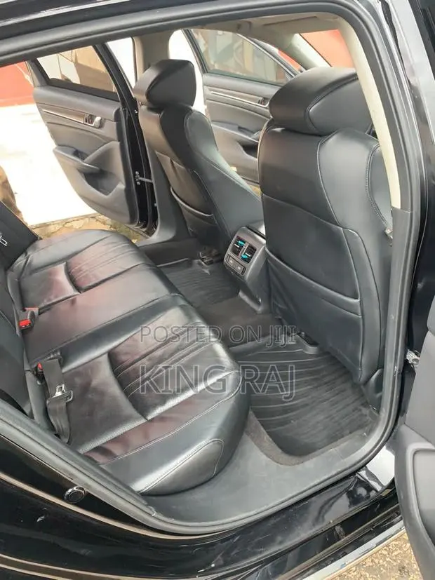 Honda Accord Touring 2018 Black · Photo 1