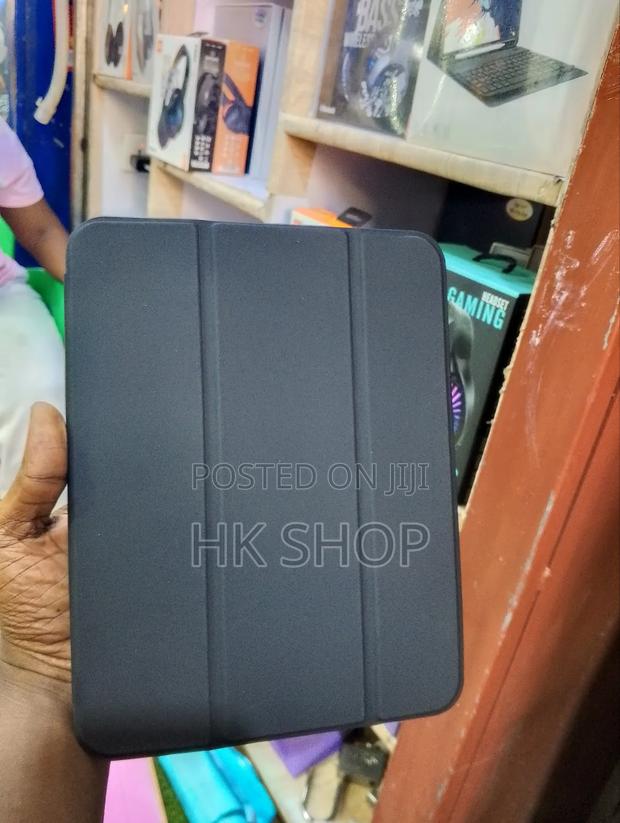 Black Case for 10th Generation Apple iPad 10.9" With Holder · Photo 2