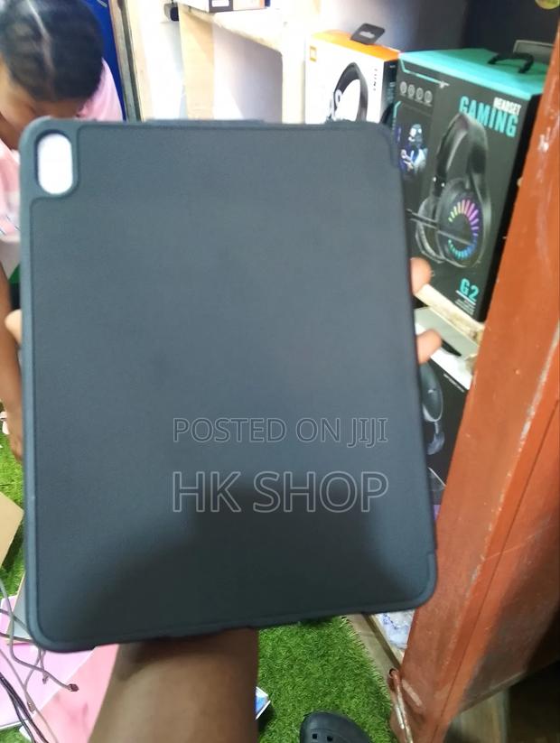 Black Case for 10th Generation Apple iPad 10.9" With Holder · Photo 3
