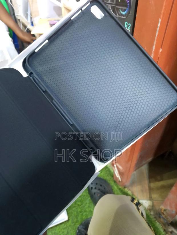 Black Case for 10th Generation Apple iPad 10.9" With Holder · Photo 4