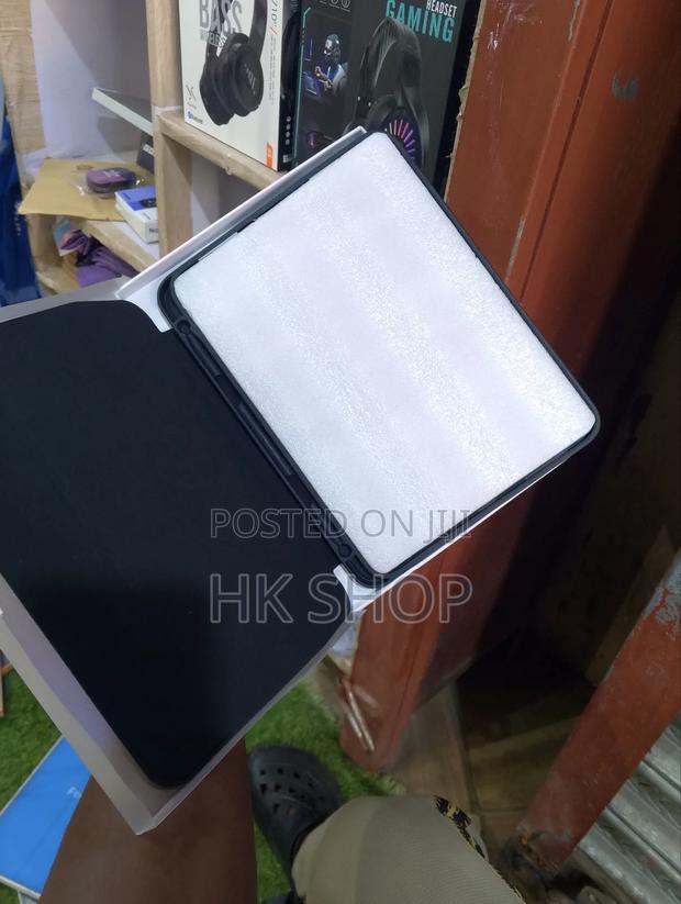 Black Case for 10th Generation Apple iPad 10.9" With Holder · Photo 5
