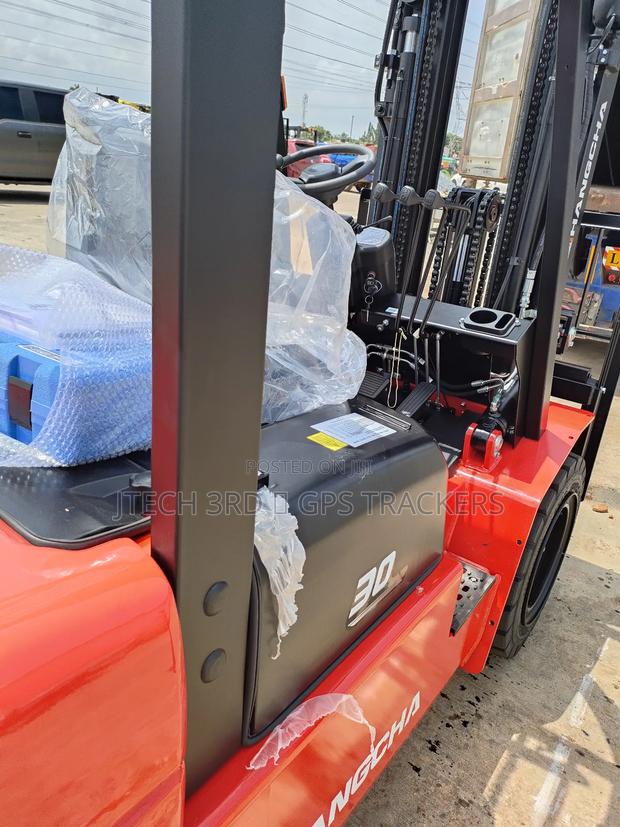 Forklift Tons · Photo 4