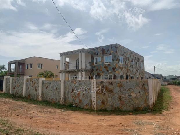 Furnished 5bdrm Condo in Enjoyy Estates, Tema Metropolitan for sale · Photo 4
