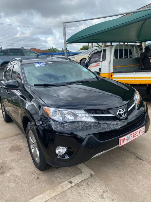 Toyota RAV4 Platinum 4dr SUV AWD (2.5L 4cyl 6A) 2018 Black · Photo 2