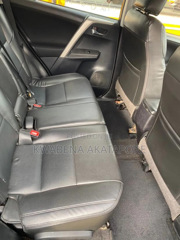 Toyota RAV4 Platinum 4dr SUV AWD (2.5L 4cyl 6A) 2018 Black · Photo 3