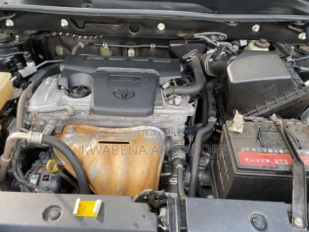 Toyota RAV4 Platinum 4dr SUV AWD (2.5L 4cyl 6A) 2018 Black · Photo 4