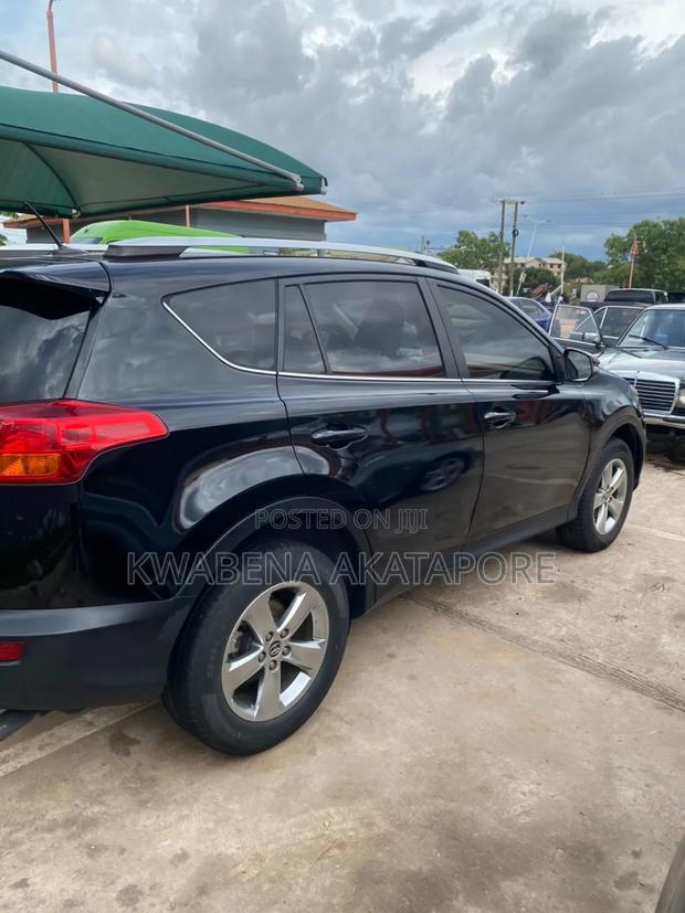Toyota RAV4 Platinum 4dr SUV AWD (2.5L 4cyl 6A) 2018 Black · Photo 6