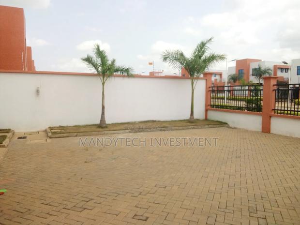 4bdrm Mansion in School Junction for sale · Photo 2