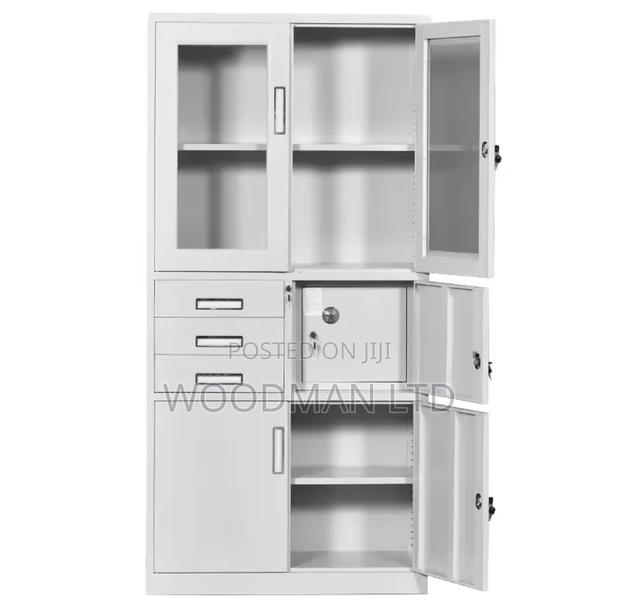 Storage Locker With Safe · Photo 2