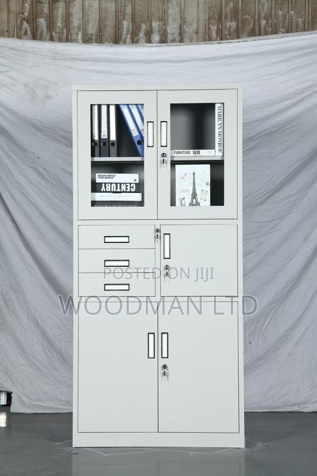 Storage Locker With Safe · Photo 3