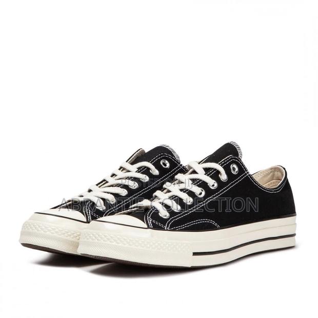 Classy Unisex Converse Sneaker Black/White · Photo 2