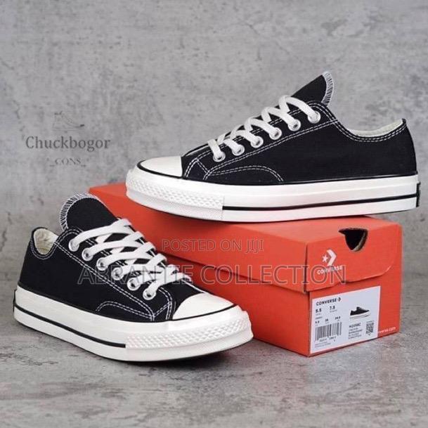 Classy Unisex Converse Sneaker Black/White · Photo 1