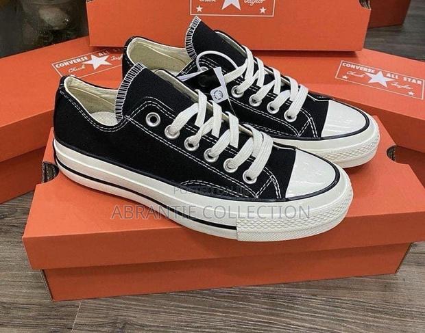 Classy Unisex Converse Sneaker Black/White · Photo 3