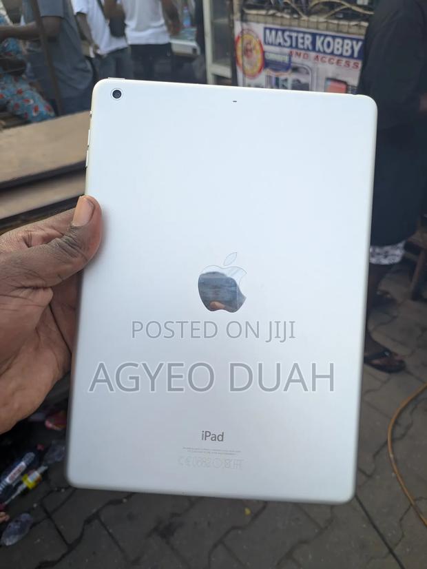 Apple iPad Air 16 GB Silver · Photo 3