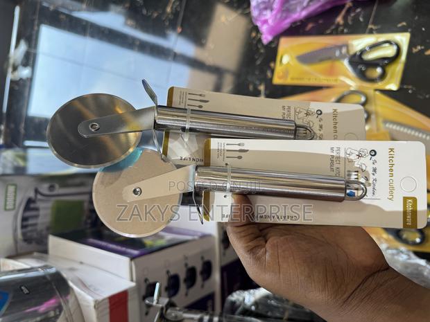 Portable Pizza Cutter · Photo 1