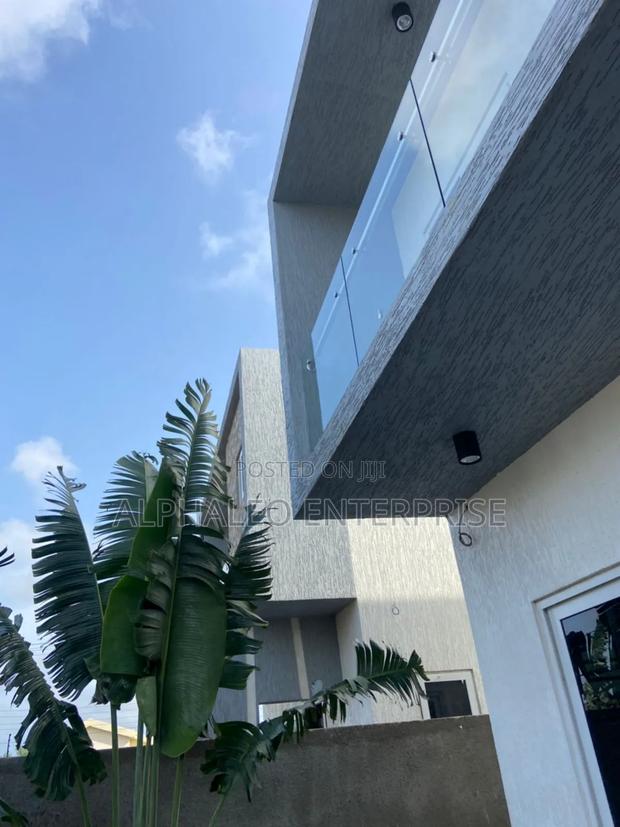 Furnished 3bdrm Duplex in Manet Estate for sale · Photo 2