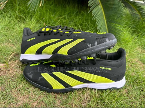Adidas Gym Boots · Photo 2