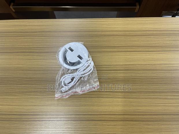 Portable Wooden Office Table With Drawers · Photo 4