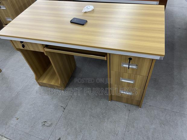 Portable Wooden Office Table With Drawers · Photo 1