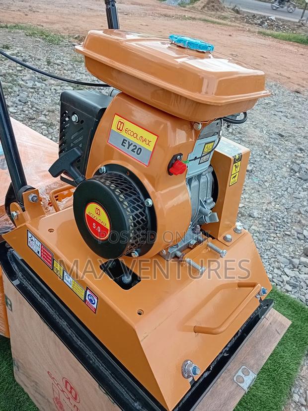 Gasoline Plate Compactor C-90 · Photo 1