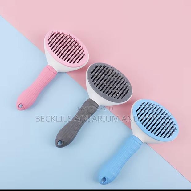 Pet Self Cleaning Comb · Photo 3