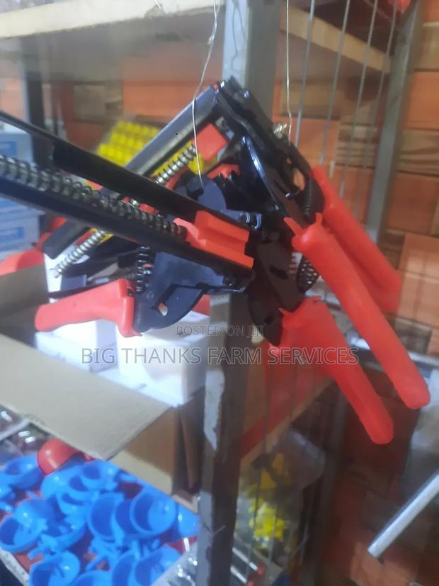 Pliers And Clips For Cage Construction · Photo 2