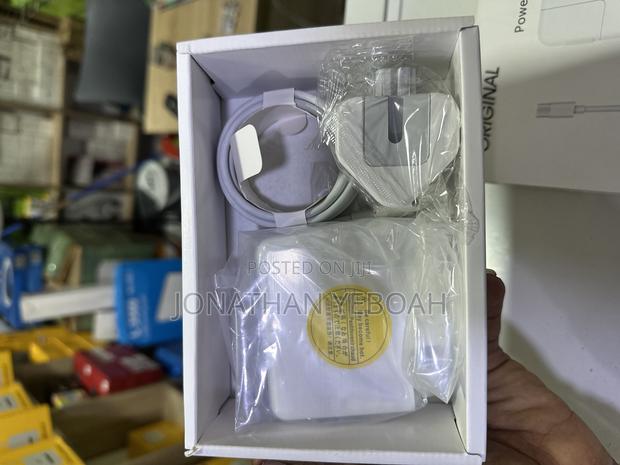 Apple Type C Adapter and Cable · Photo 2