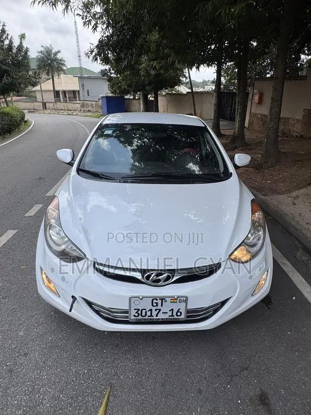 Hyundai Elantra 2012 White · Photo 1
