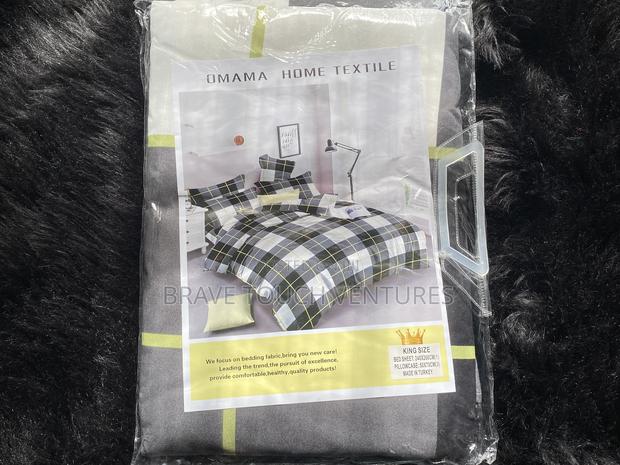 King Size Bedsheet With 3 Pillow Cases - White/Black/Green · Photo 1