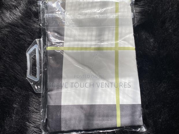 King Size Bedsheet With 3 Pillow Cases - White/Black/Green · Photo 2