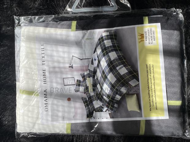 King Size Bedsheet With 3 Pillow Cases - White/Black/Green · Photo 3