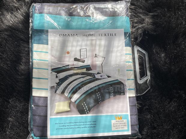 King Size Bedsheet With 3 Pillow Cases - Green Blue White · Photo 1