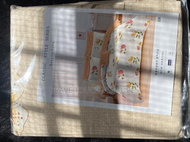 King Size 2 Bedsheet With 4 Pillow Case - 00392 · Photo 3