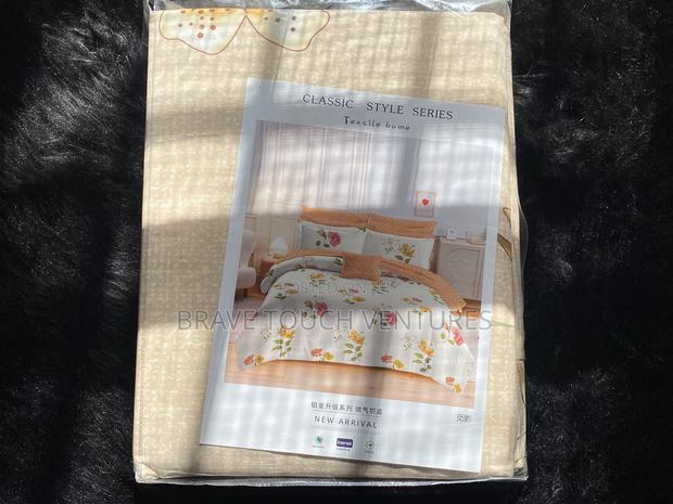 King Size 2 Bedsheet With 4 Pillow Case - 00392 · Photo 1