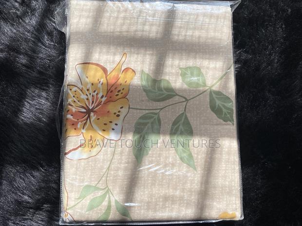 King Size 2 Bedsheet With 4 Pillow Case - 00392 · Photo 2