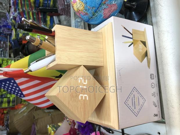 Wooden Clock Pen Holder · Photo 2