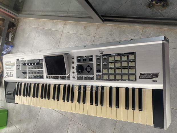 Roland Fantom X6 · Photo 2