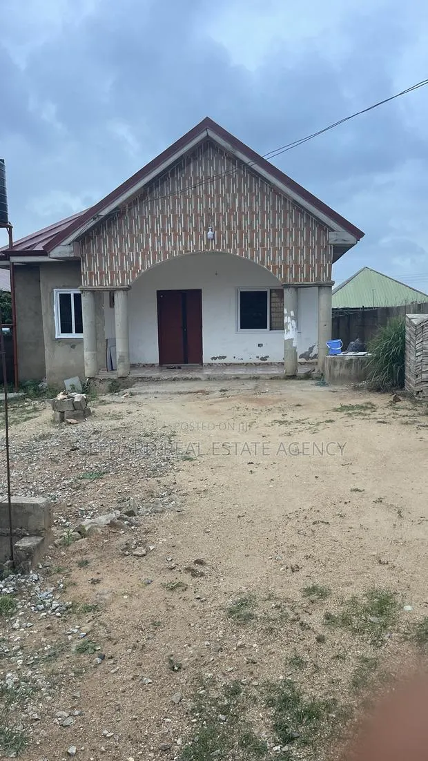 3bdrm House in Sefdard Real Estate, Amasaman for sale · Photo 1