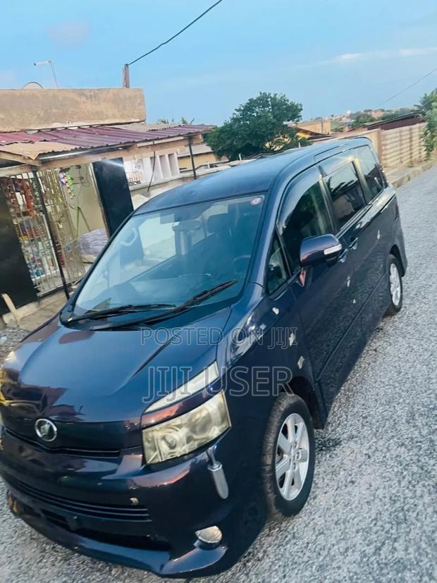 Toyota Voxy 2010 Black · Photo 1