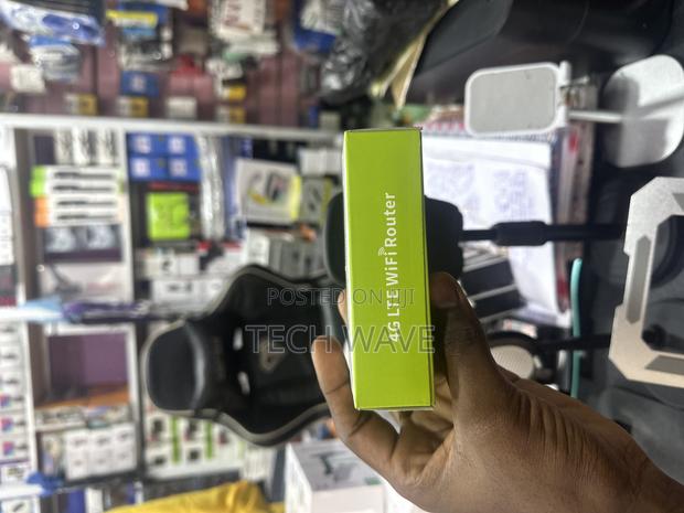 Universal Pocket Wifi and Power Bank · Photo 4