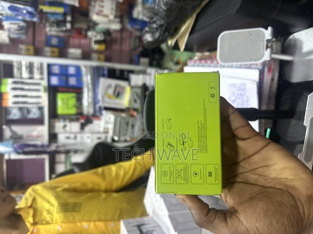 Universal Pocket Wifi and Power Bank · Photo 2