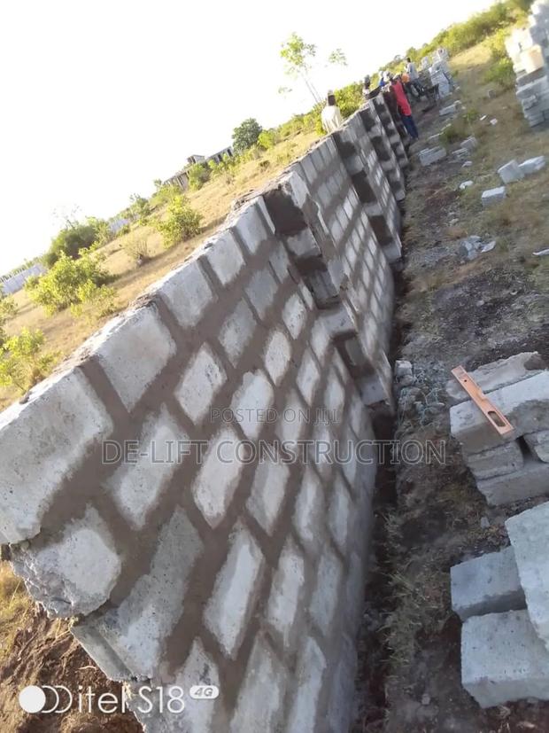 Are You Looking for Experience Mason for Your Fence? · Photo 6